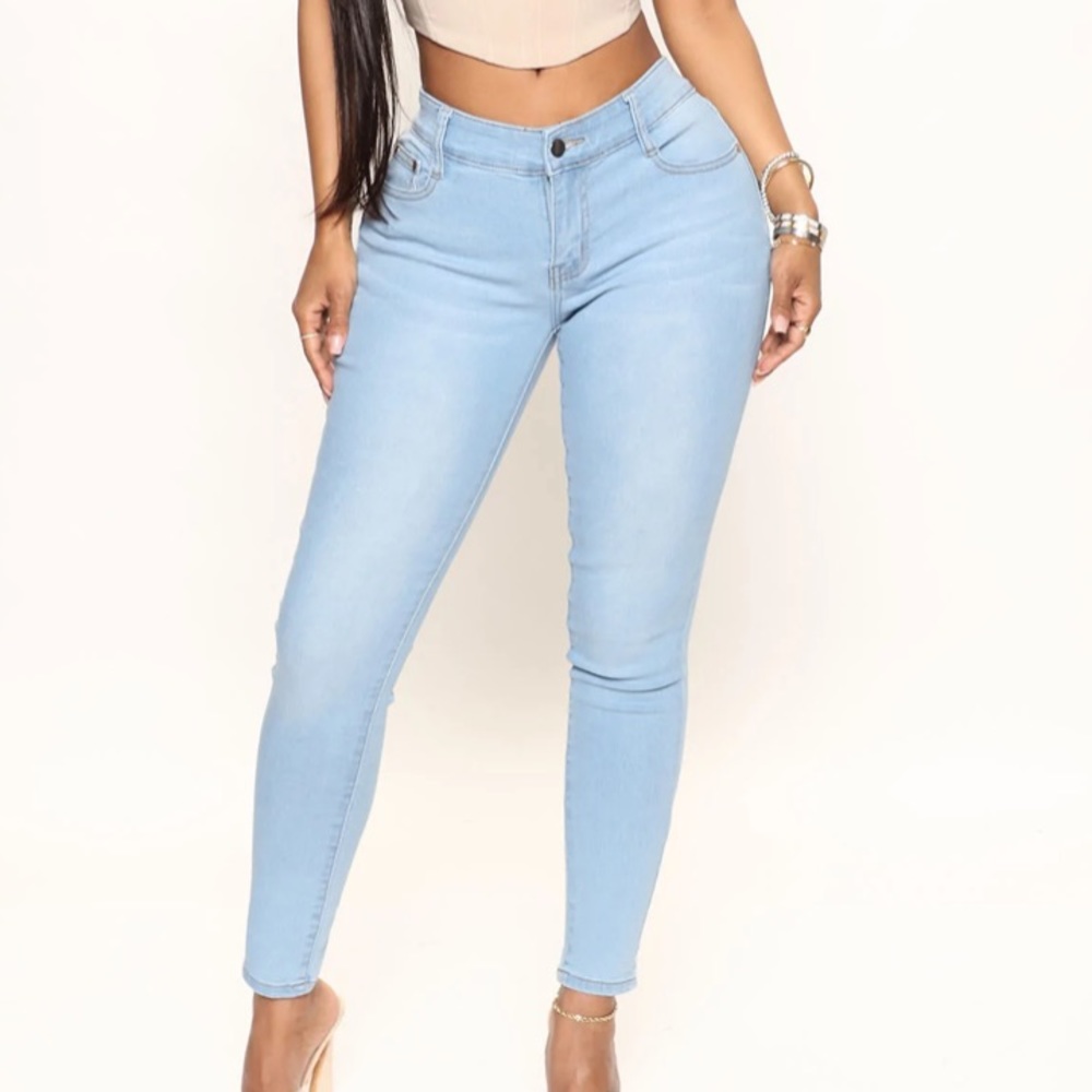 Fashion Nova Fawn Mid Rise Skinny Jeans - Light Blue Wash (NO REFUND/EXCHANGE)